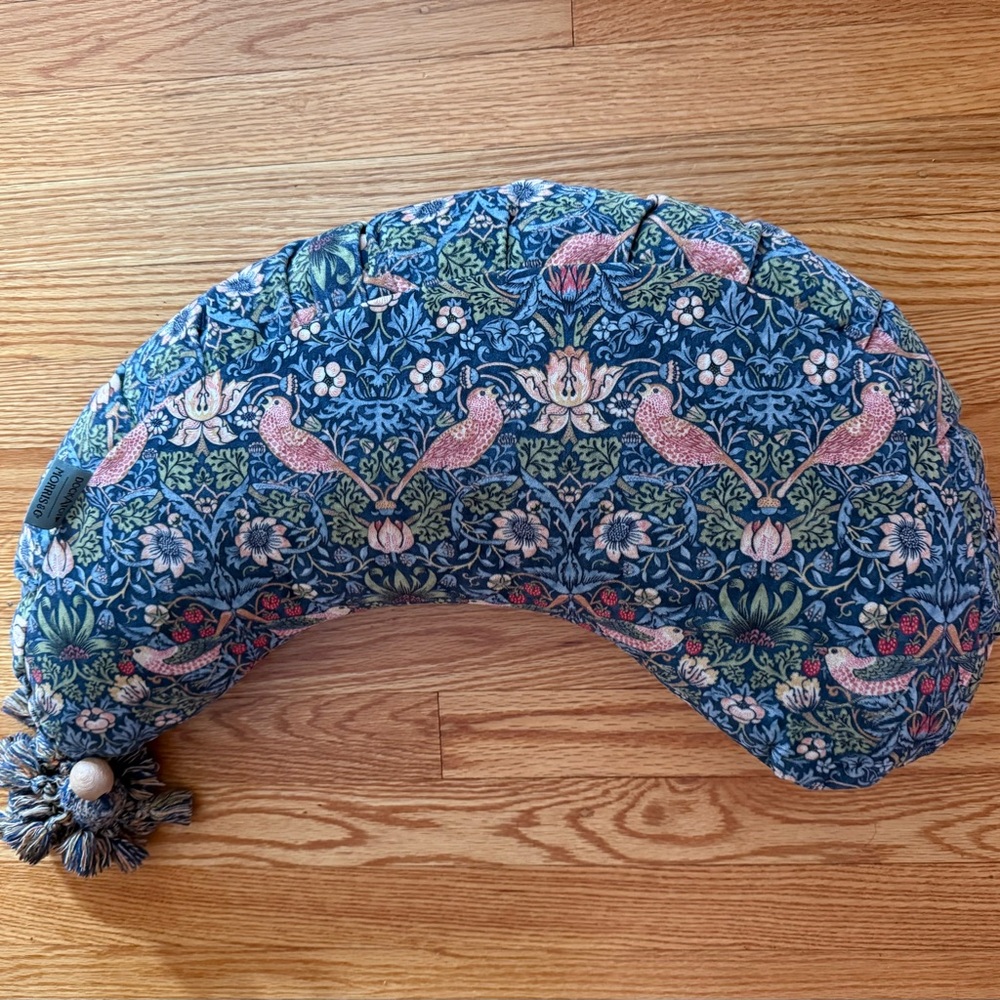 DockATot Morris & Co La Maman nursing pillow in Strawberry Thief